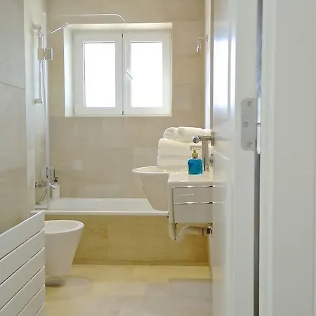 Bizflats Batik Penthouse Pedralbes * Barcelona