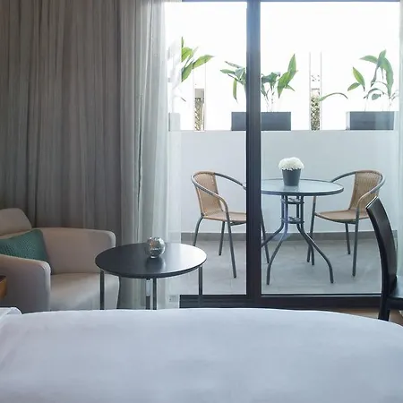 Отель Renaissance 5*