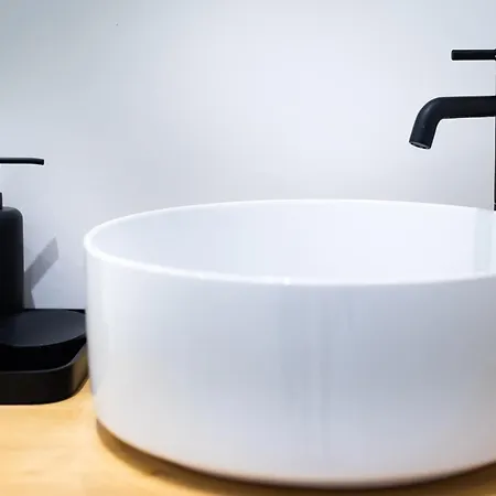 Amazing New With Rooftop Jacuzzi