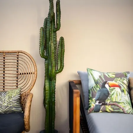 Amazing New With Rooftop Jacuzzi Apartment *
