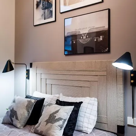 Amazing New With Rooftop Jacuzzi Apartment *