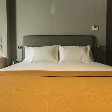 Yurbban Trafalgar Hotel
