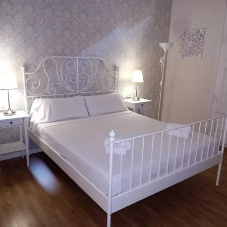 Lumine Luxury By Gaiarooms بيت ضيافة 2*