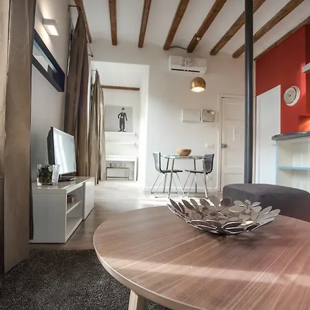 No 15 - The Streets Apartment *