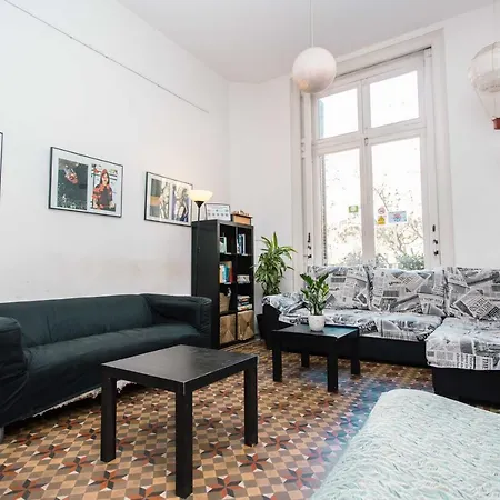 360 Borne Hostal