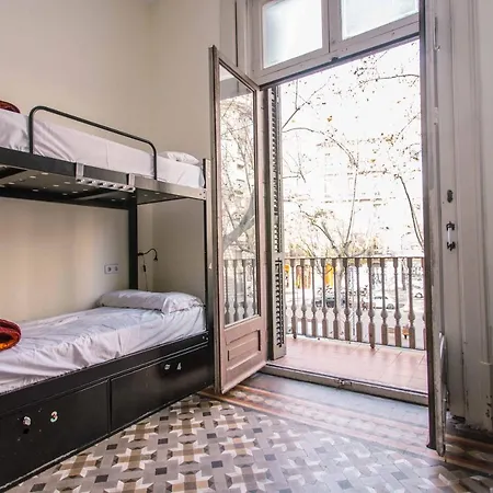 360 Borne Hostal