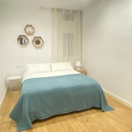 Lovely New 20 Minutes From Center. Apartamento Barcelona