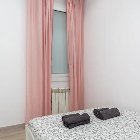 Lägenhet 4br - 2bh 2 Min From Sagrada Familia *