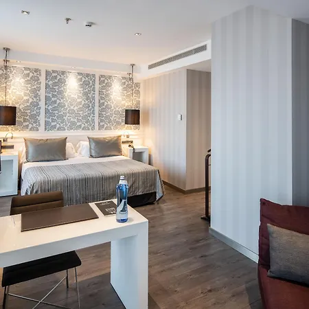 Catalonia Plaza Hotel 4*