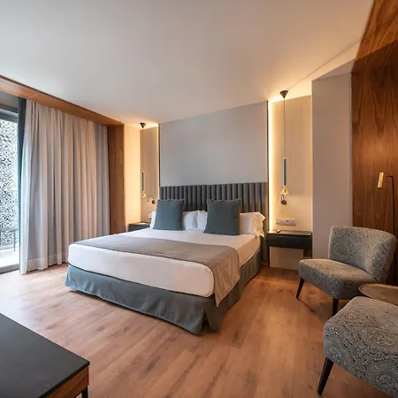 Catalonia Plaza 4*