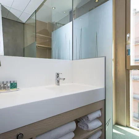 Ako Hotel 4*
