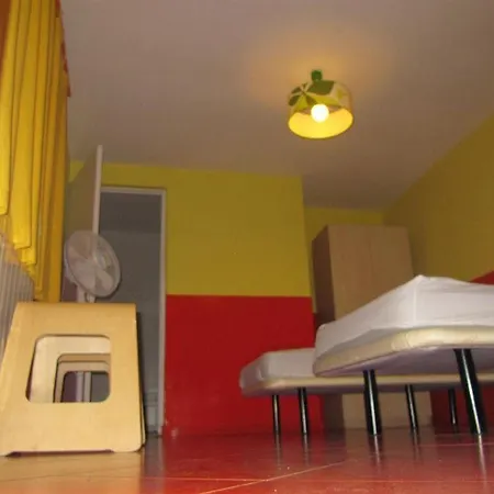Hostal Garden House By Feetup Barcelona