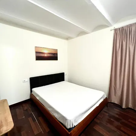 Close Park Gueell 2 Barcelona