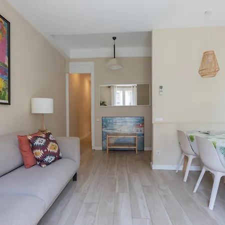 Aparteasy - Family 4-bedroom Apartment *