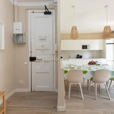 Aparteasy - Family 4-bedroom Apartment Barcelona