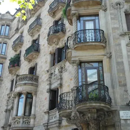 Appartamento Ramblasrentals Stylish Bright 3br New Catalan Flat 10m Ramblas - Parking - Wifi Barcellona