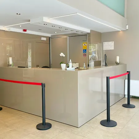 Отель Sm Teatre Auditori 3*
