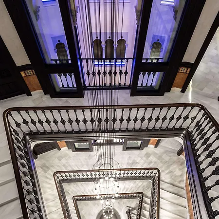 Monument Hotel