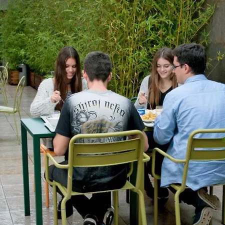 Hostel Pere Tarres Barcelona