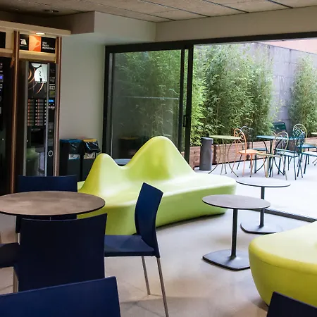 Pere Tarres Hostel Barcelona