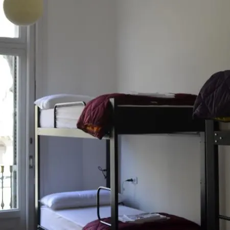 360 Borne Hostal *