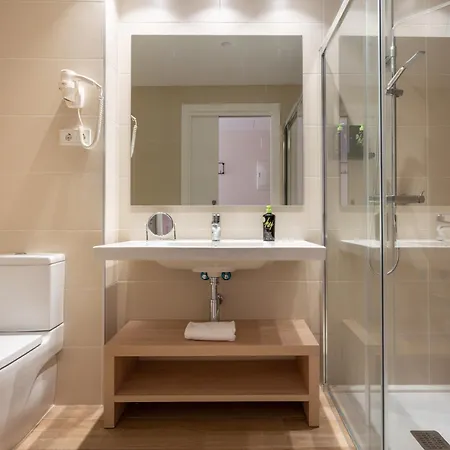 Limehome Carrer De Besalu 82 Ξενοδοχείο *