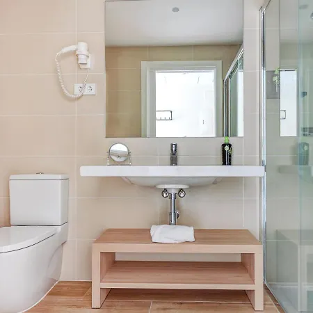 Ξενοδοχείο Limehome Carrer De Besalu 82