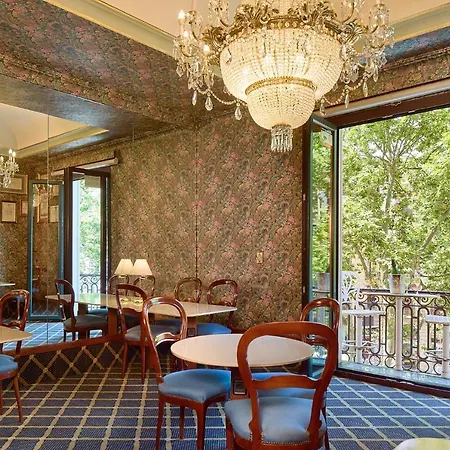 Continental Hotel 3*