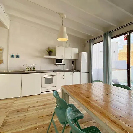 Fridays Flats Casa Aquamarine Vila *