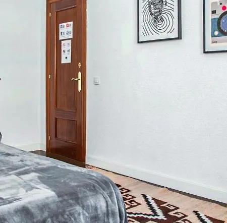 Traveller House 8 Bedroom Apartment *