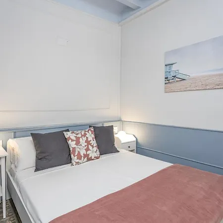 Luxurious-historical With Terrace Apartment *