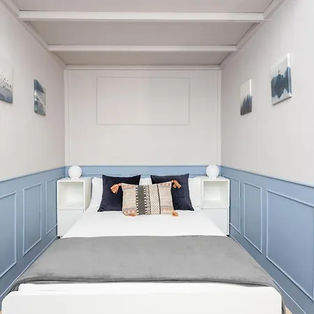 Luxurious-historical With Terrace Barcelona