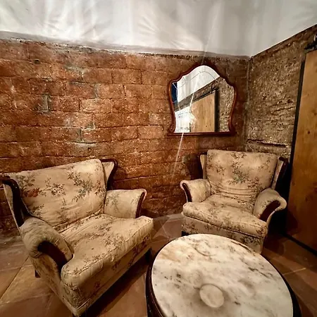 Apartament Artistic *