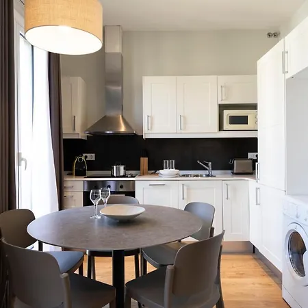 Aspasios Urquinaona Appartement *