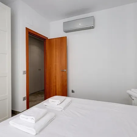 Urban Flats Vallirana Appartement *