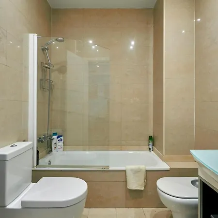 Apartment Quiet Luxury 2-bed For Couples & Families