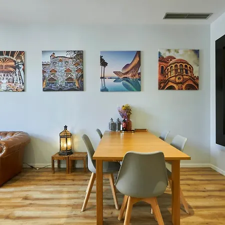 Quiet Luxury 2-bed For Couples & Families Apartment *