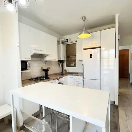 Apartamento Muy Luminoso Frente A Parque Joan Miro *