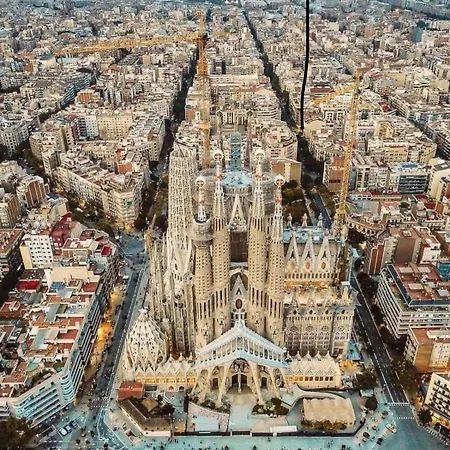 Habitacion Privada En Piso Compartido Junto A La Sagrada Familia *