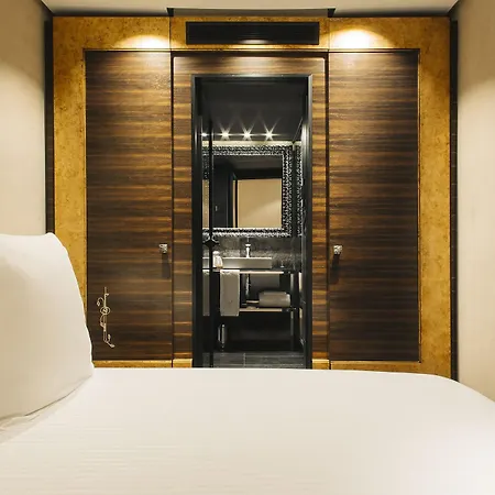 Hotel Bagues, A Small Luxury Of The World 5*