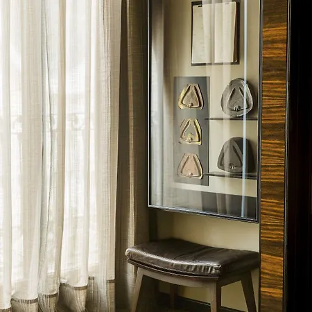 Hotel Bagues, A Small Luxury Of The World