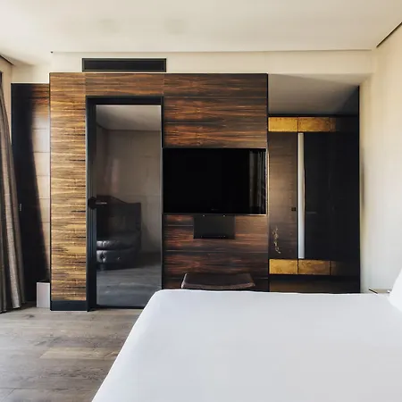 Hotel Bagues, A Small Luxury Of The World