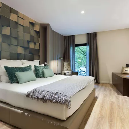 Condes De Hotel 4*