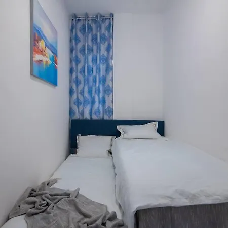 Appartement +25y Only, Family Flat Near The