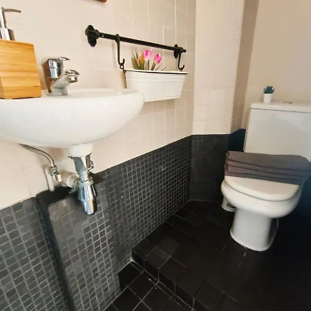 Urquinaona Rooms Ostello *