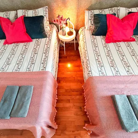 Ostello Urquinaona Rooms *