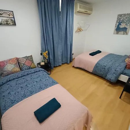Doble En Eixample Hostel *