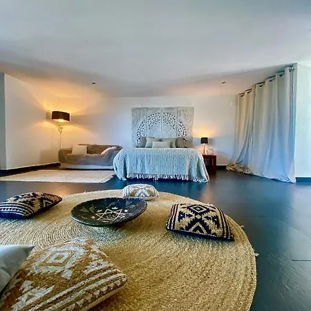 Aya House 度假村 *