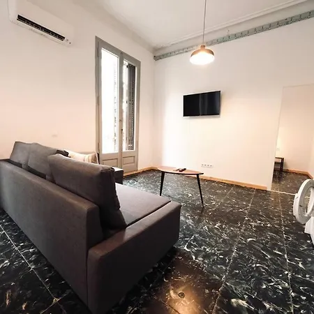 - Eixample Entresuelo Apartment *