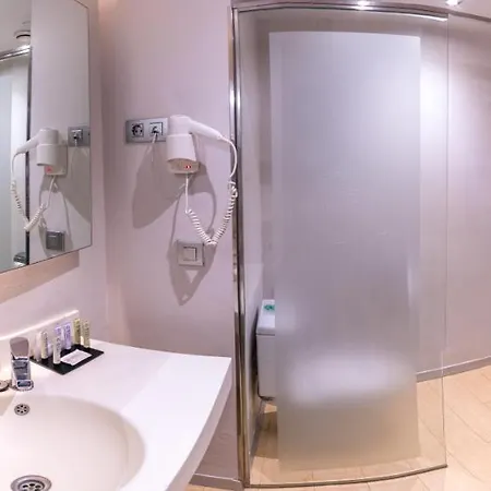 Madanis Hotell
